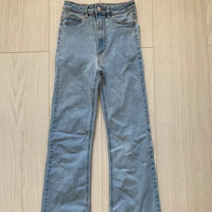 High waist jeans  - Säljer dessa jeans för att de är för små💗Köpt för 400kr från Cubus. Inga defekter, som nya💗Skriv för fler bilder