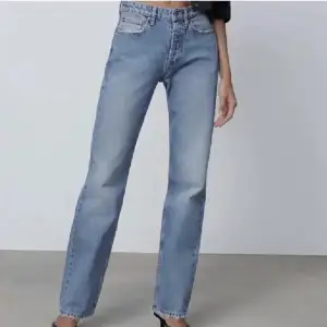 Mid straight zara jeans i storlek 36! Jättebra skick