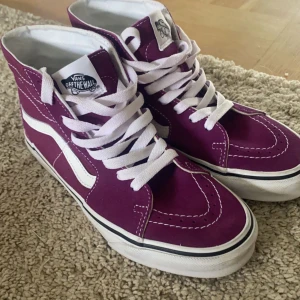 Vans skor  - Jätte fina vinröda/mörklila  vans skor, knappt använda 