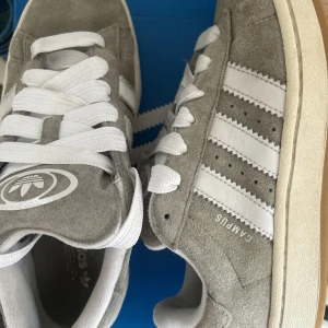 gråa campus - köptes i april och är i bra skick ❤️  