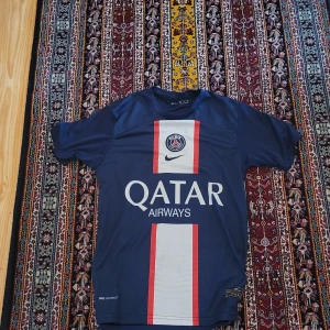 PSG Mbappe 7 - Oanvänd PSG Kylian Mbappe tröja