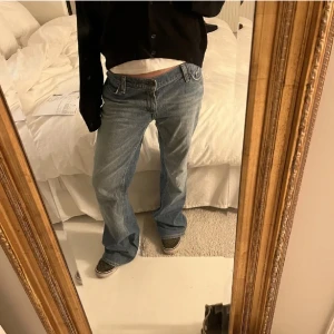 Snyggaste jeansen - Så coola jeans, skriv för mått om du blir tveksam. Jag är 172 och bär oftast S/M