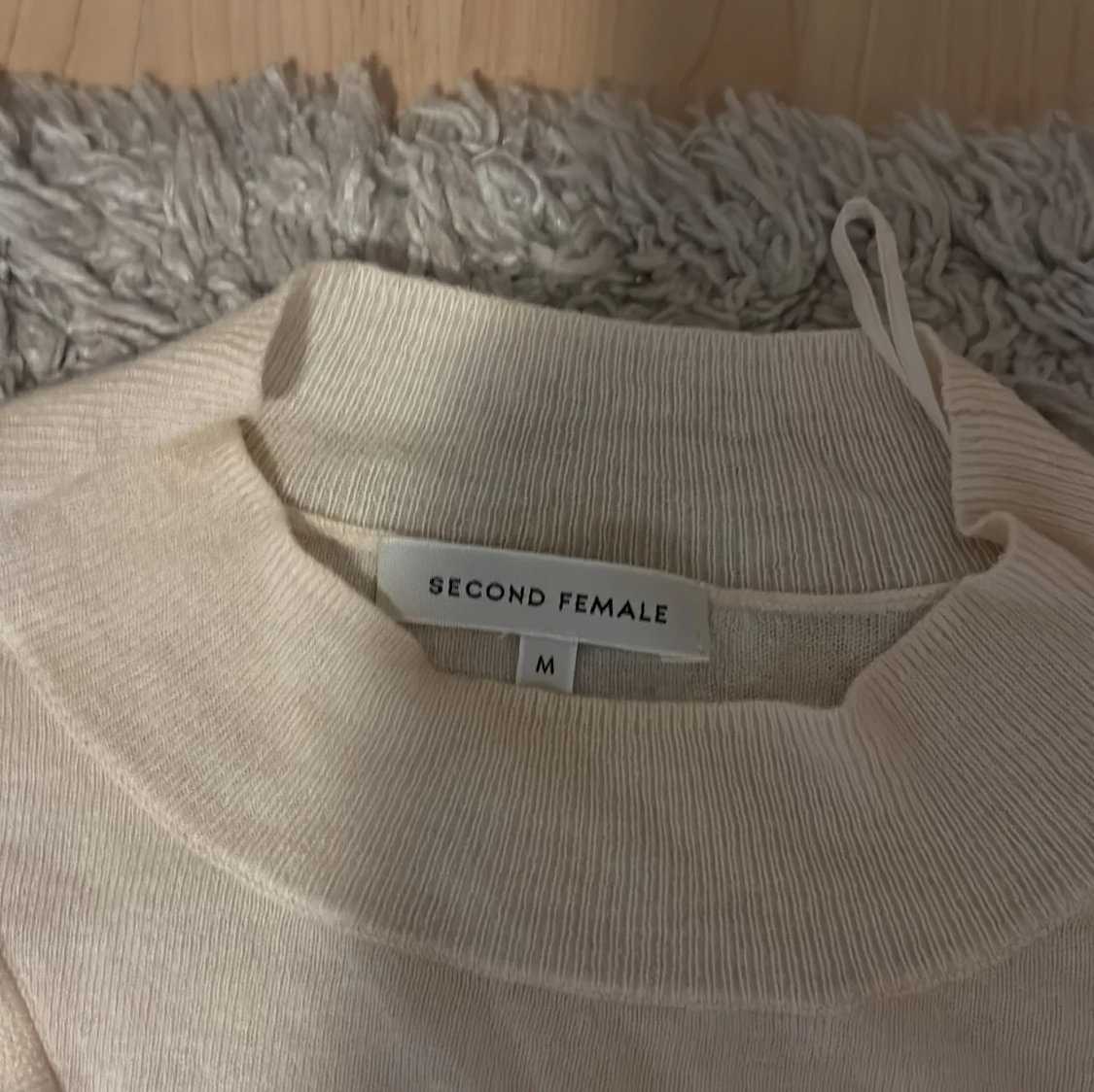 Långarmad tröja med volang - 90