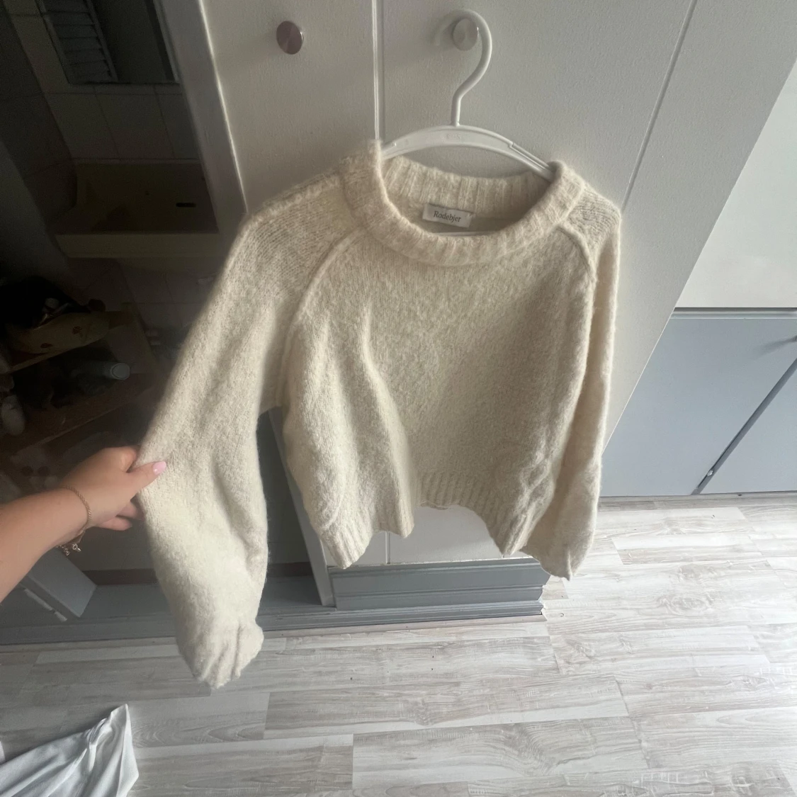 Fin vit stickad tröja - 90