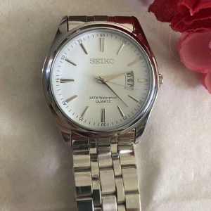 Hej! Säljer seiko klocka. Helt ny klocka. Tveka it och hör av er vid frågor  - fin