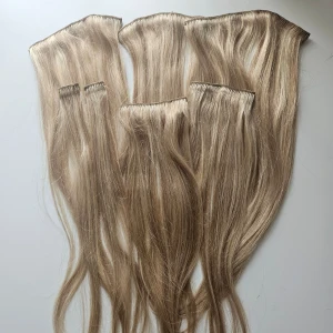 Äkta löshår rapunzel - Äkta löshår från rapunzel i fint skick, 50 cm, oklippt!  Är en slingad färg så smälter fint in i flera nyanset av hår.