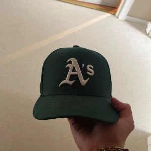  fitted keps  - Säljer eftersom jag knappt använder kepsar längre 