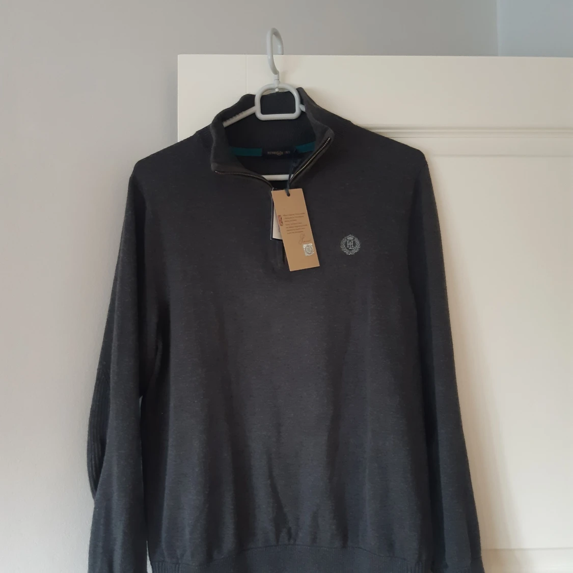 Grå tröja med dragkedja från Henri Lloyd - 91