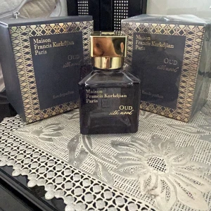 70ml  - Helt nyköpta 70ml, EDP ENA ÄR ÖPPNAD ANDRA ÄR OÖPPNAD! Båda säljs inte bara en som säljs!