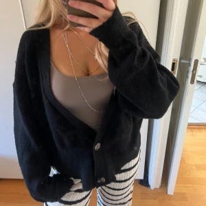 Stickad kofta  - oversize kofta i storlek L🖤🖤 