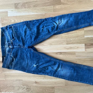 Dondup Jeans - Dondup George jeans som är mycket sparsamt använda och i väldigt bra skick.  Pris går att diskutera vid snabb affär!