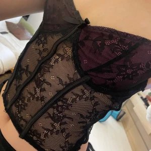 Corset top spets  - Säljer min fina korset topp, knappt använd.