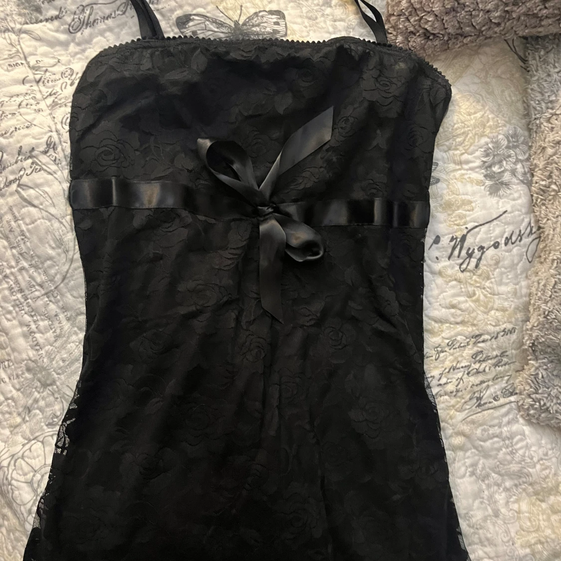 Svart spetsklänning 