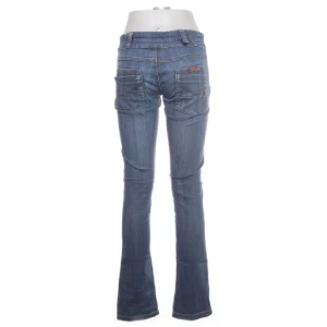 Jeans - Blåa jeans med fickor. Storlek 170