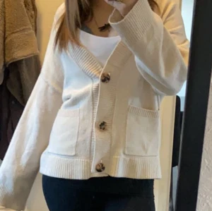 Snygg kofta  - Säljer denna as snygga koftan , tryck gärna på köp direkt💞