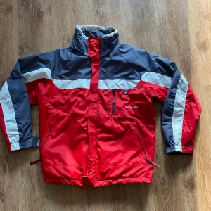 Columbia  - Tillståndet är normalt  Problemet finns på sista bilden  Jacka med gore-tex-teknik