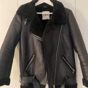 Sherlingjacka zara - Sherlingjacka från zara. 