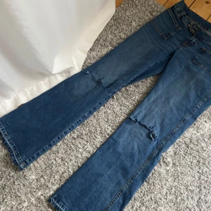 Lågmidjade jeans - Snygga jeans med hål i 