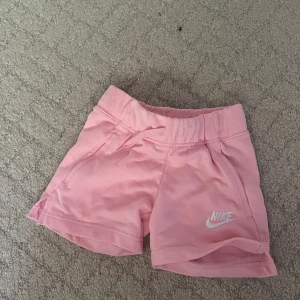 Nike shorts  - Nike shorts från Nike, Storlek 128-134 & Bra skick 