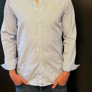 Paket - Paketet innehåller en Ralph Laurent skjorta samt en overshirt från märket ASOS