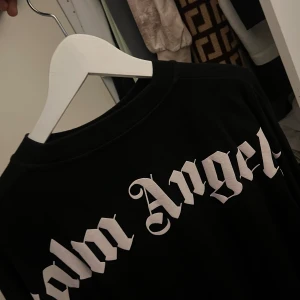 Palm angles tshirt  - Knappt använ, ser helt ny ut, passar som storlek M och L