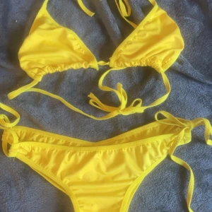 Gul bikini - Söt gul bikini i storlek S