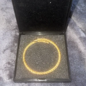 Guld armband - Guldfärgat armband 