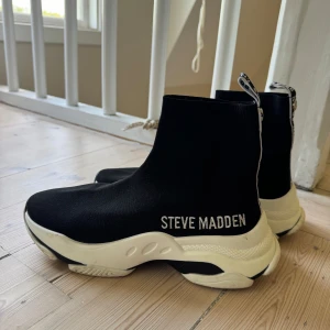 Steve Madden gympaskor - Helt nya Steve Madden höga gympaskor strl 39