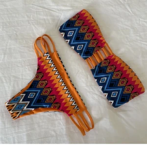 Oanvänd bikini - Somrig biki perfekt att sola i. Säljer då bikiniunderdelen för för liten för mig. Passar s-xs. 