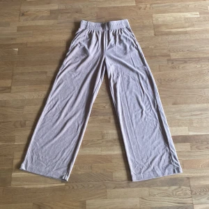 Bruna lose fit fladdriga byxor med teddy tyg - Använda väldigt få gånger mycket bra skick