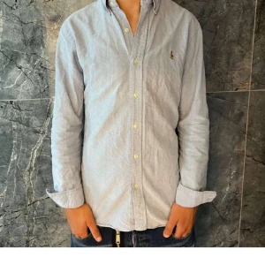Ralph lauren skjorta  - Säljer denna tvär snygga Ralph lauren skjorta, inga defekter , nypris 1500 