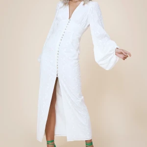 Adoore Positano  - Tvättad två gånger. Storlek 38, adoore brukar va lite små, har vanligen 36. Inga skador. Behöver steamas.