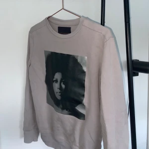 Limitato tröja  - Jag säljer en limitato tröja och kvitto är tillgängligt. Tröjan är i storlek small och i väldigt bra skick. 