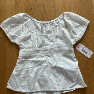 Nelly blus - Inte använd någon gång och helt ny
