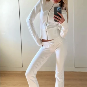 Nelly Cozy chill sett - Säljer det fina settet från Nelly då de inte passa mig. Byxan XS koftan XXS