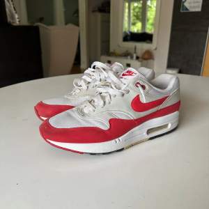 Air Max 1 OG ”red” från 2017 Kan fraktas på köparens bekostnad eller upphämtas i Västerås