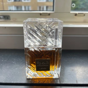 Lataffa Khamrah - Säljer denna lataffa khamrah köpt från notino för ett tag sen. Riktigt bra parfym till ett bra pris. Använd 3-4 gånger.  Tveka inte att höra av dig vid minsta lilla fråga! Låda ingår