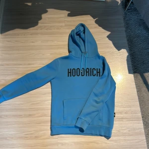 Hoodrich hoddie - Säljer nu min Hoodrich hoddie. Äkta såklart, finns dock inte kvitto då det var längesen jag köpte den. 