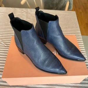 Acne boots - Acne boots i storlek 37  I fint skick, använda 2 gånger!  