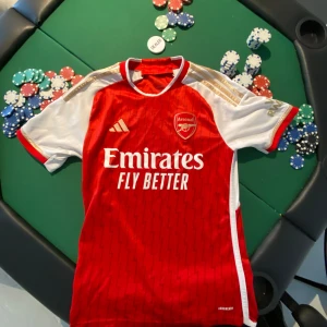 Arsenal hemmakit 23/24 - Arsenal 23/24 hemmakit  Nypris 1100kr
