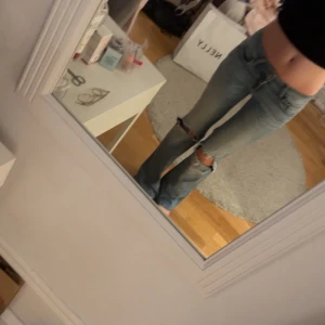Low waisted jeans - Skit snygga low waisted bootcut jeans ifrån Nelly som inte kommer till användning. Storlek 34 och nästan aldrig använda.