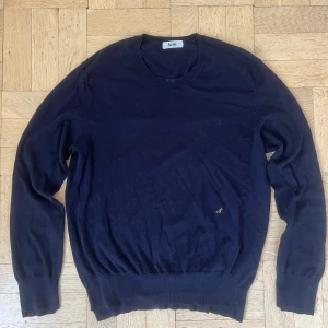 Acne Crewneck - En supersnygg Acne crewneck tröja som tyvärr inte längre används. I merinoull så asskön! Skriv vid övriga frågor eller för fler bilder🙌🏼