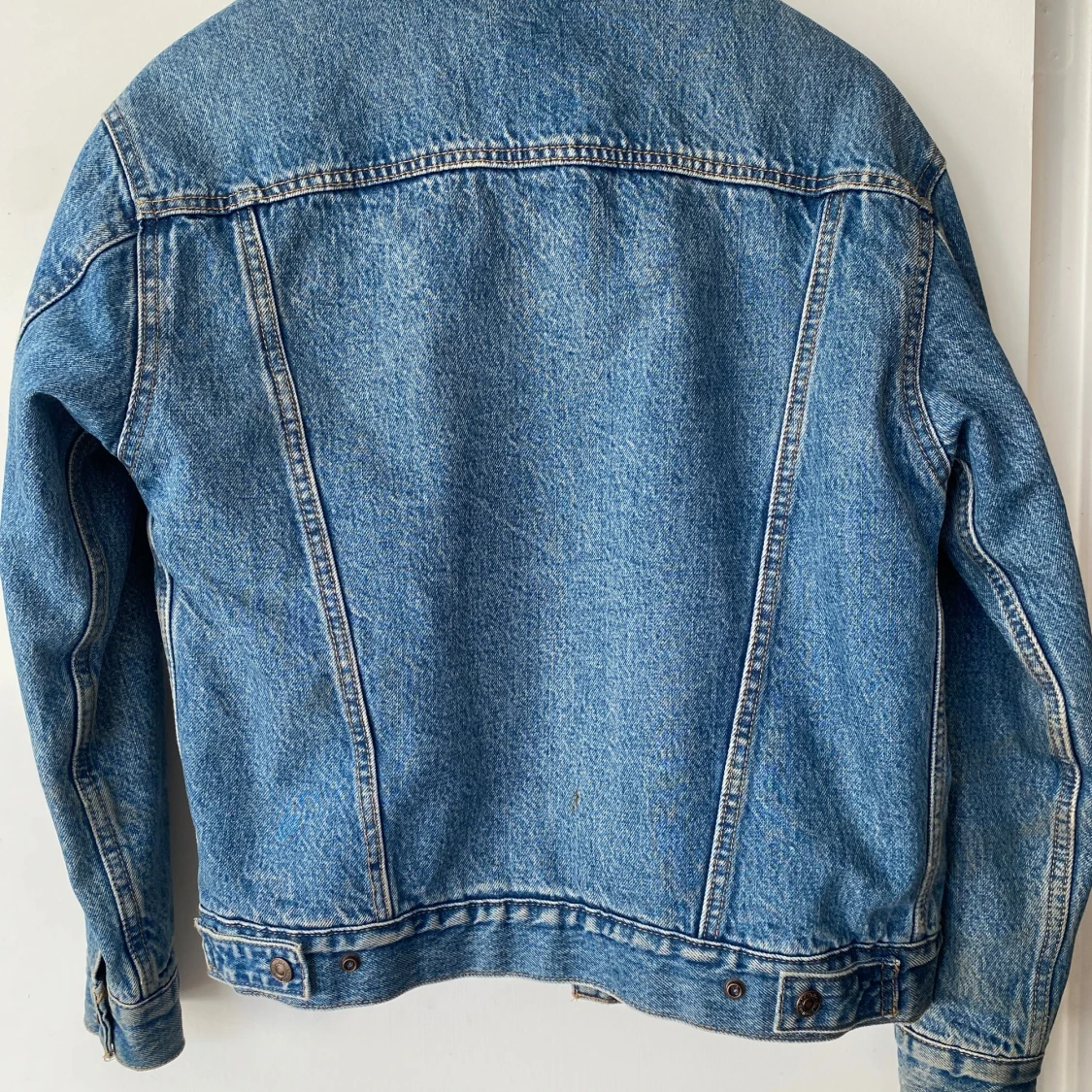 Blå jeansjacka med teddyfoder från Levi's - 2