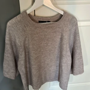 Beige stickad tröja från lager 157 - Stickad tshirt i bra skick 