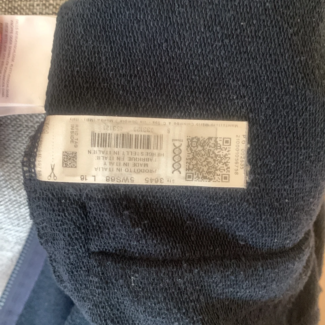 Svart hoodie från Colmar - 2