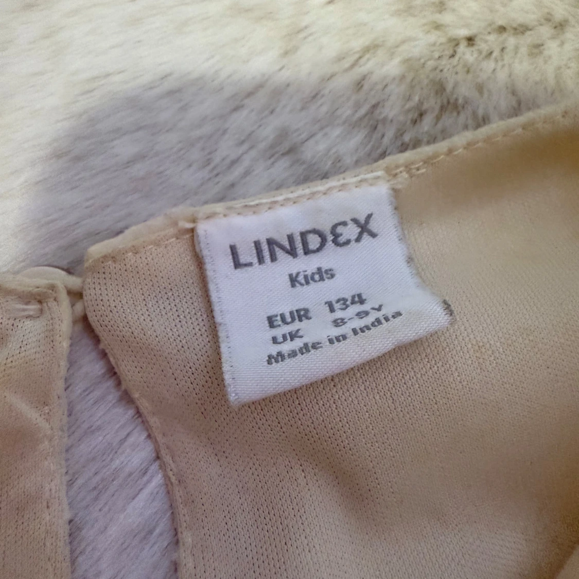 Krämvit/beige prickig blus från Lindex kids - 1