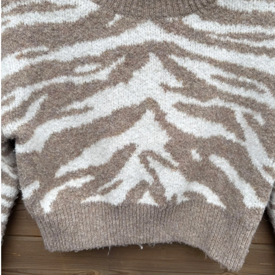Stickad tröja  - 1