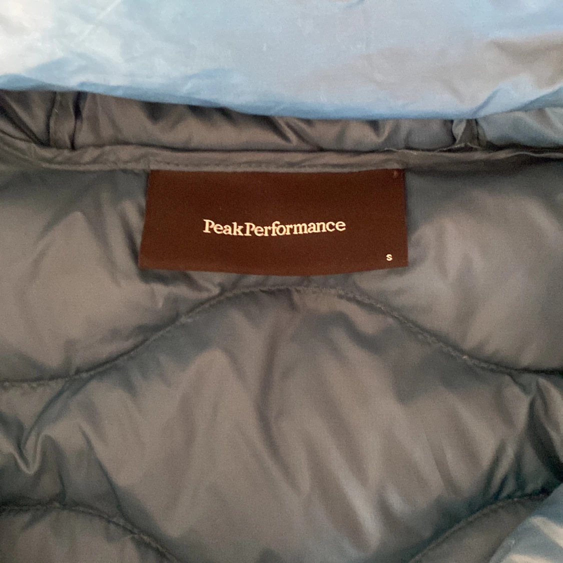Blå dunjacka från Peak Performance - 2