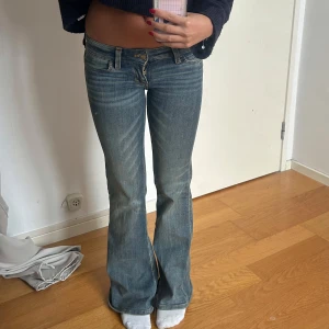 cheap monday jeans - lågmidjade bootcut jeans från weekday, cheap monday såå snygga storlek 24/30