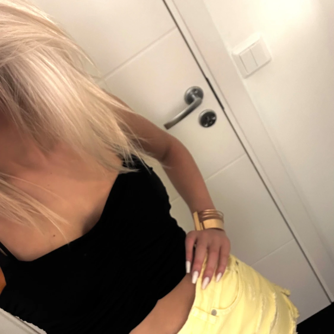 Gula jeansshorts från Fashino - 1